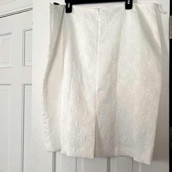 Black Label by Evan-Picone•NWT, Formal Events White Floral Embossed Skirt, Sz 18 - Picture 4 of 13